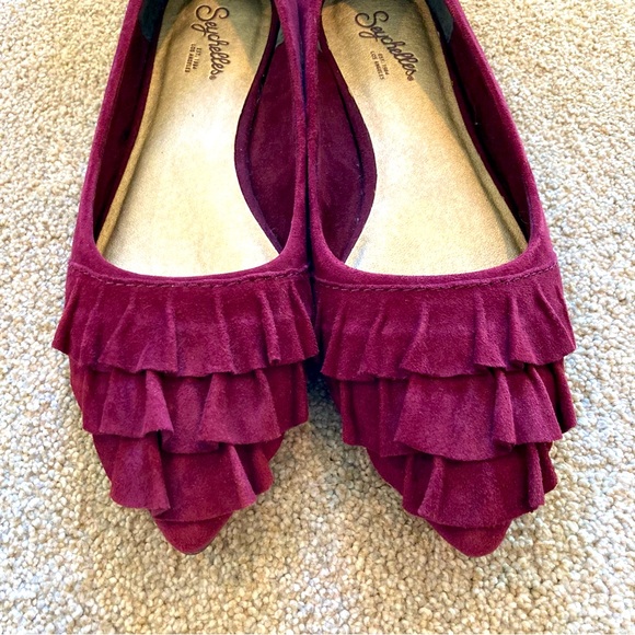 6.5 Seychelles Downstage Burgundy Suede Flats, Ruffled Suede Detail - Picture 5 of 6